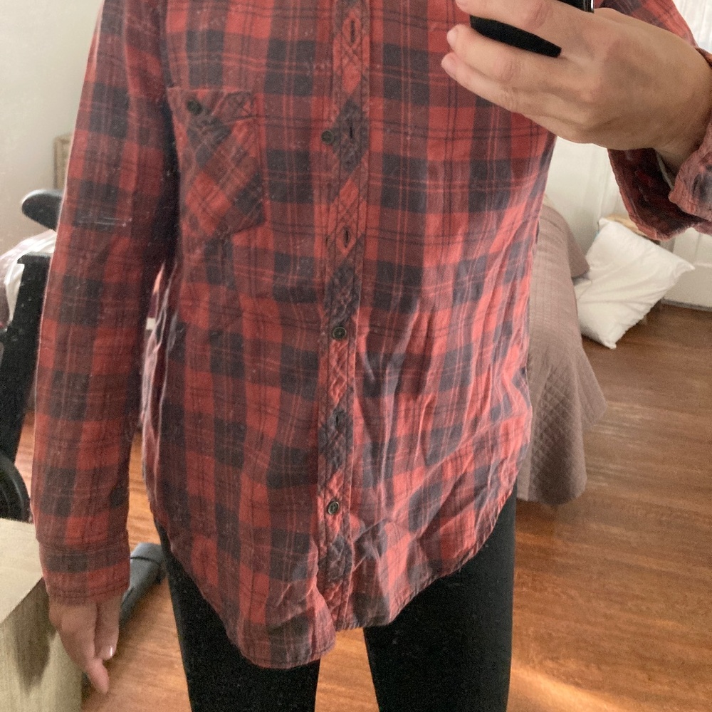BDG Soft and Lightweight Plaid Button-Down - Picture 9 of 9